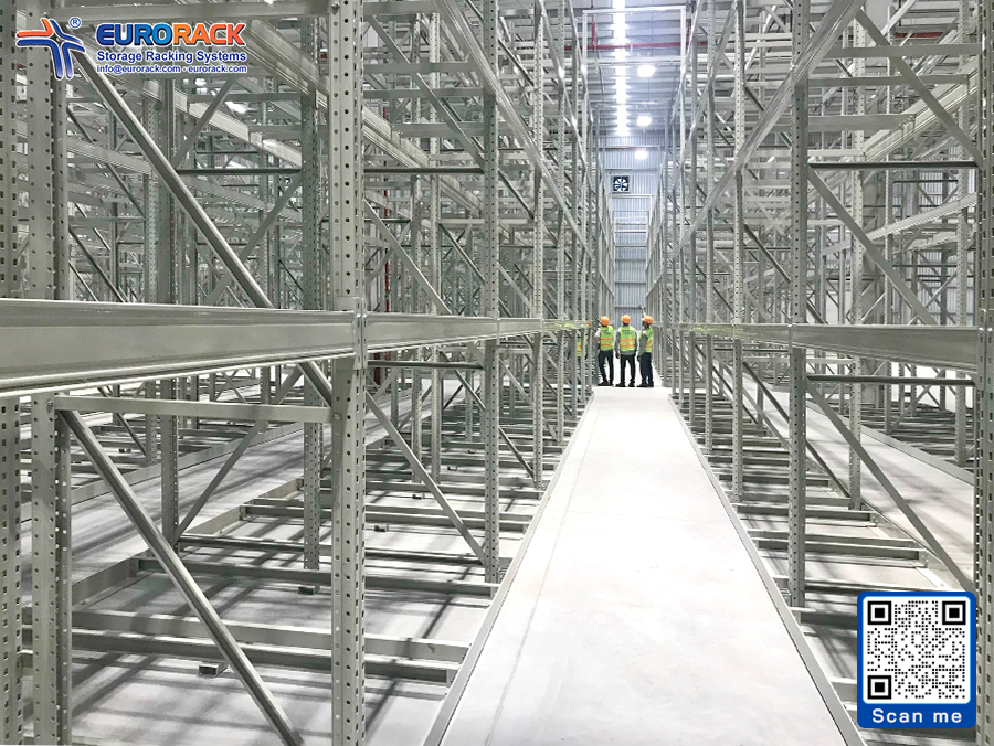 Kệ VNA giúp kho logistocs lối đi hẹp tăng mật độ lưu trữ