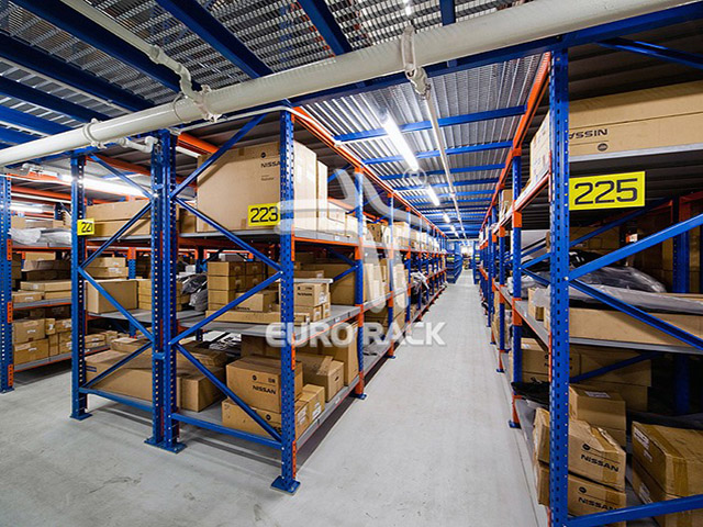 Kệ trung tải 3 tầng bằng thép sơn tĩnh điện dùng trong kho hàng