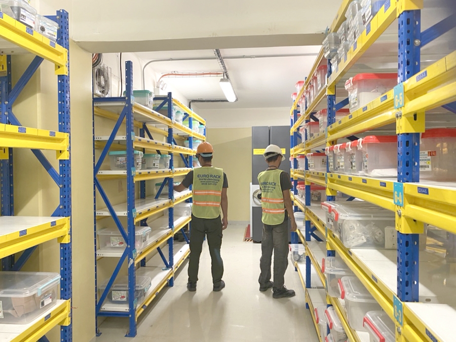 Kệ trung tải chứa hàng 