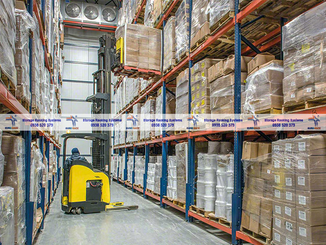 Bảo quản bán thành phẩm an toàn và hiệu quả trên giá kệ chứa hàng