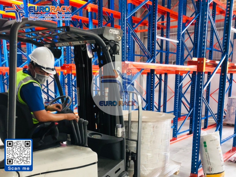 Hình ảnh thực tế hệ thống kệ Drive-In tại kho hàng