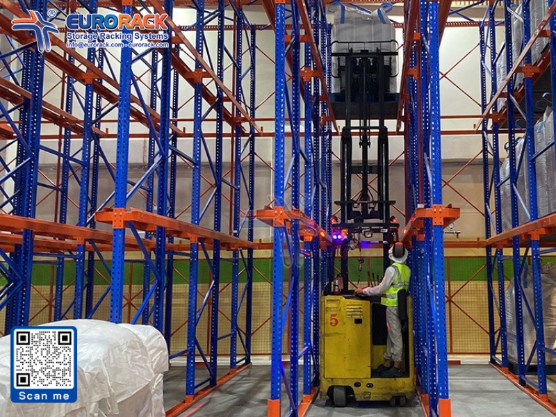 Thử tải kệ kho Drive In chứa tải 1000kg/pallet do Eurorack sản xuất và thi công