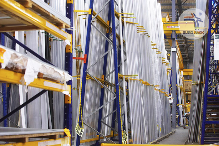 Kệ chữ A giúp cất giữ hàng hóa theo phương thẳng đứng