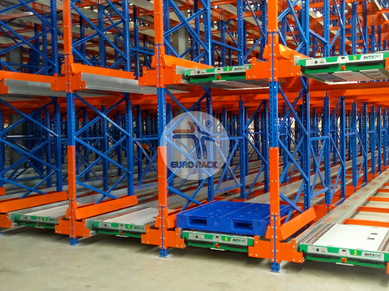 Bố trí theo tầng kệ chứa hàng