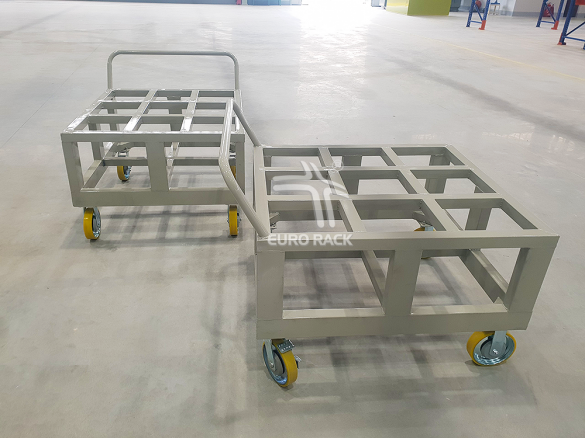 Sử dụng xe đẩy trong kho logistics